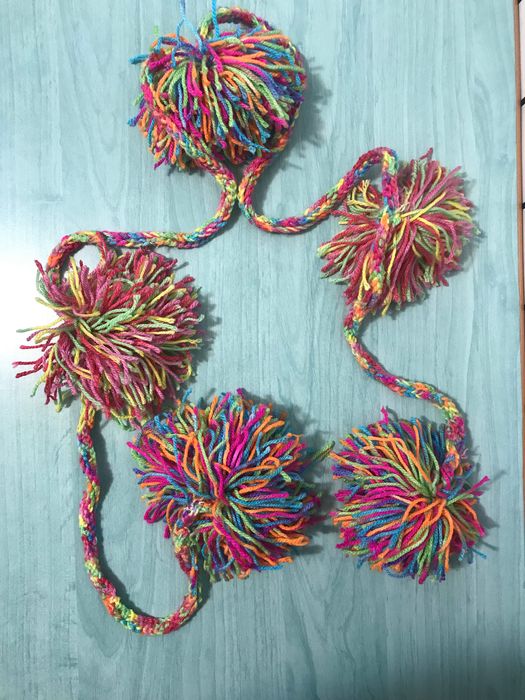 Șnur cu pomponi de lână handmade