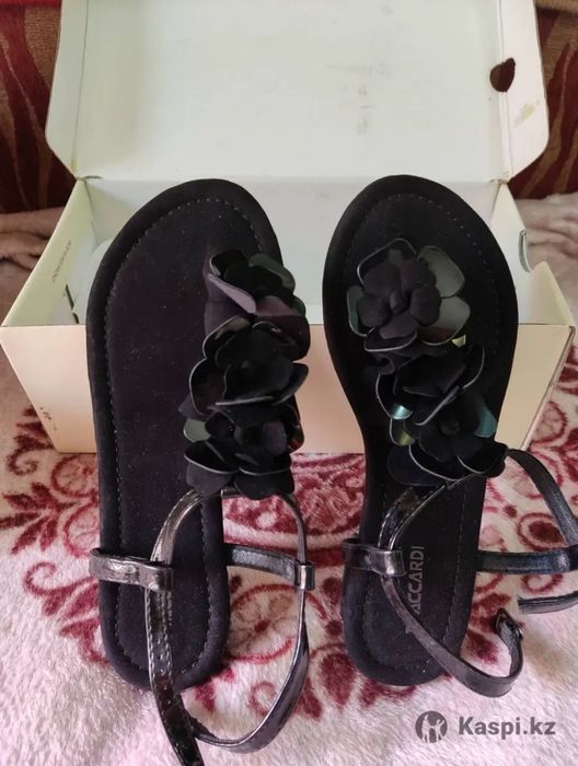 Срочно продам сандалии р. 36