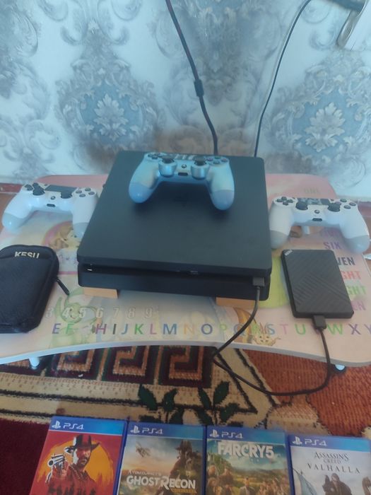 Ps4 sotiladi 3ta jěstik 6 ta oreginal disk 1 ta vneshney disk