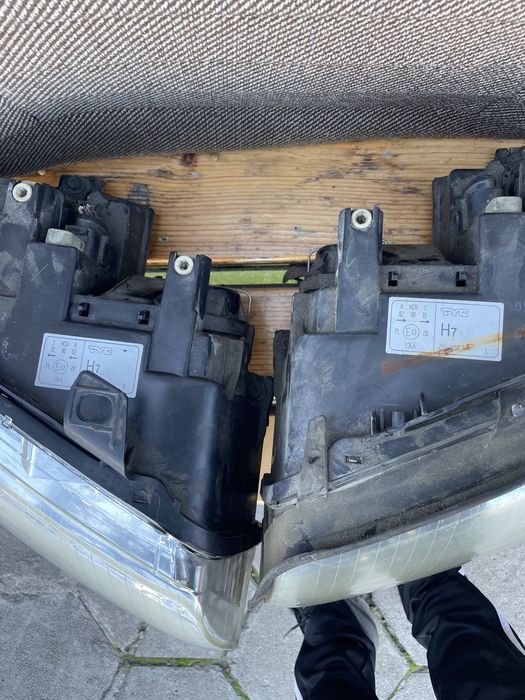 Фарове за ауди а4-б6 в добро състояние цената е за комплекта