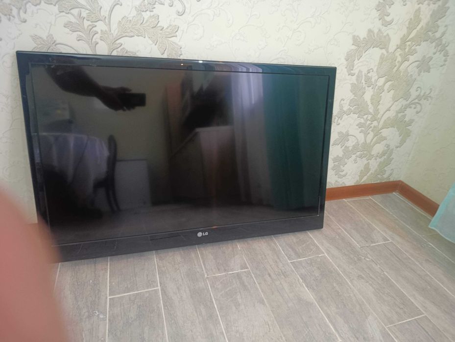 LG 42" Full HD — 42LV3400, 107 см