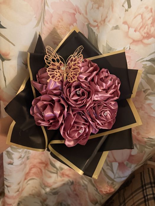 Buchete realizate manual din satin / 40 lei