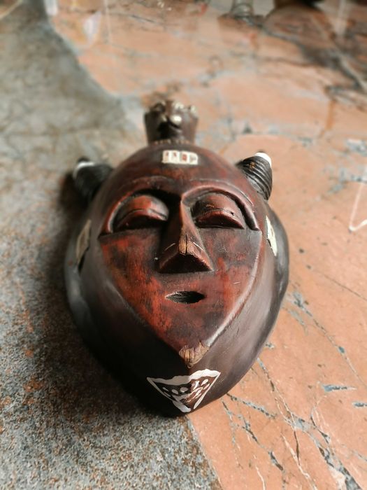 Африканка маска , дърворезба, ръчно изработена