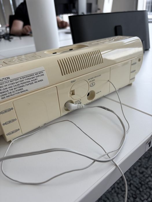 Radio FM JVC, cu alarma, docking si Aux