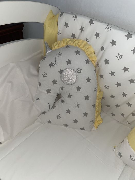 Детская кроватка с маятником