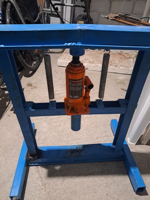 Преса за лагери настолна