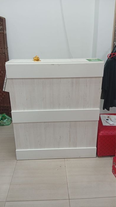 Продам стол ресепшен для бутика