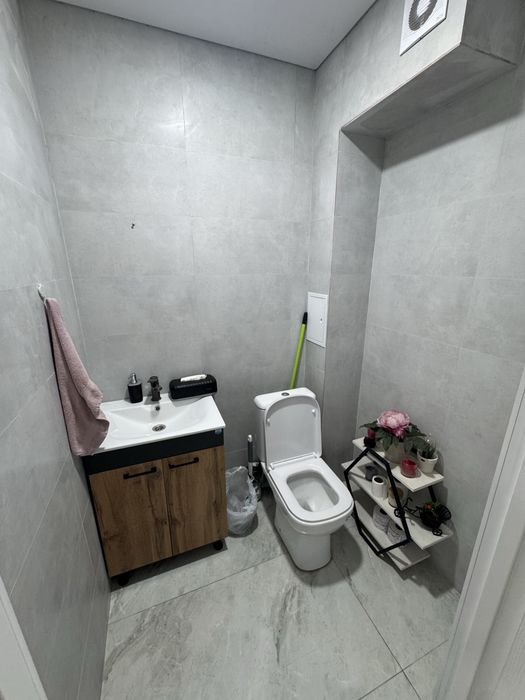 Рабочее место лашмейкера — кушетка в салоне красоты