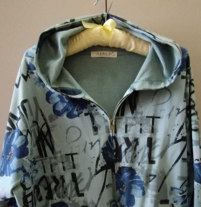 Ветровка женская