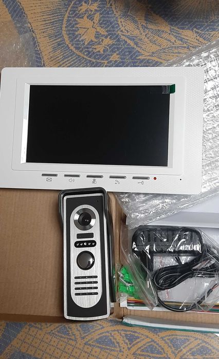 Продам видеодомофон новый