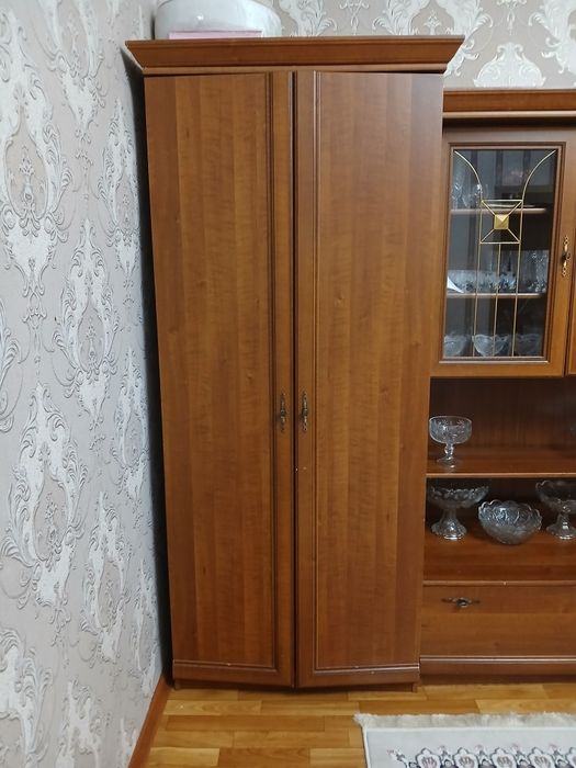 Гостиный сервант