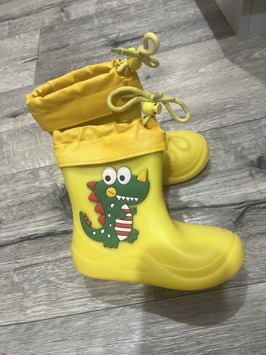 Продам детскую обувь