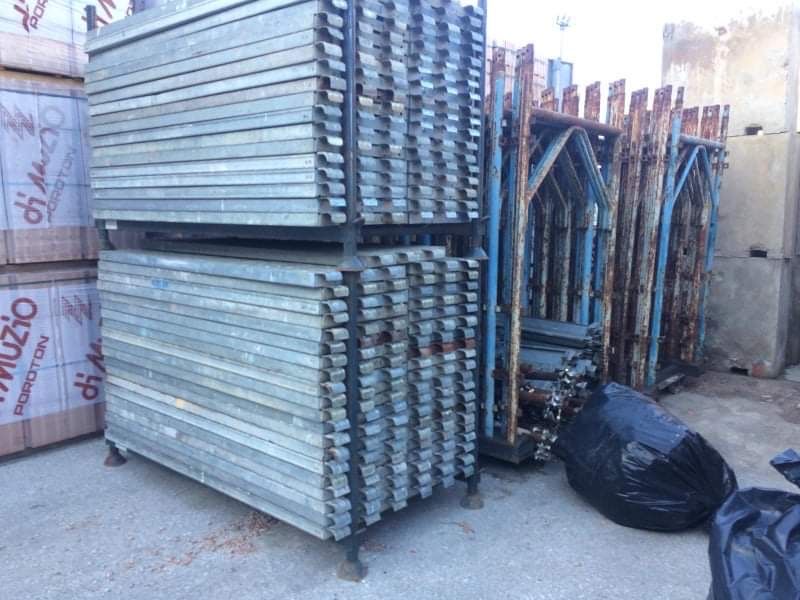 Продавам скеле италианско рамково