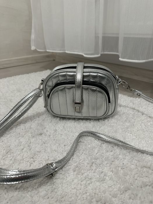 Дамска чанта в сребристо