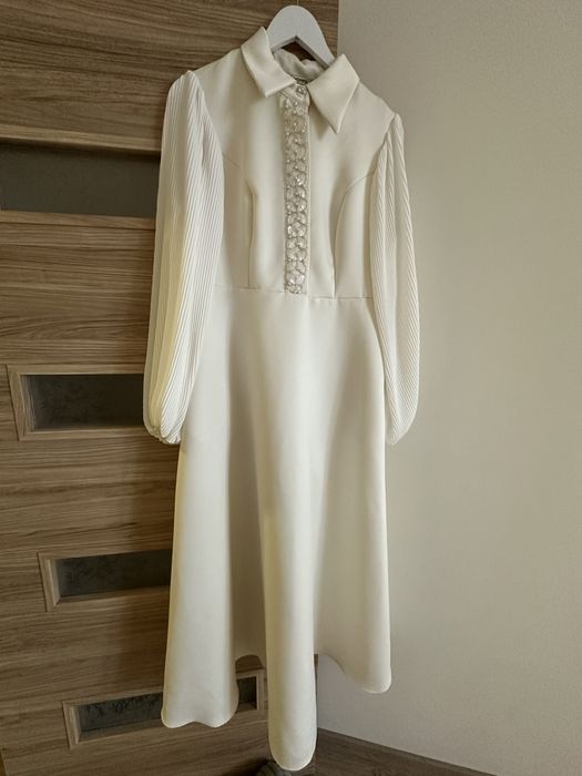 Официална рокля.