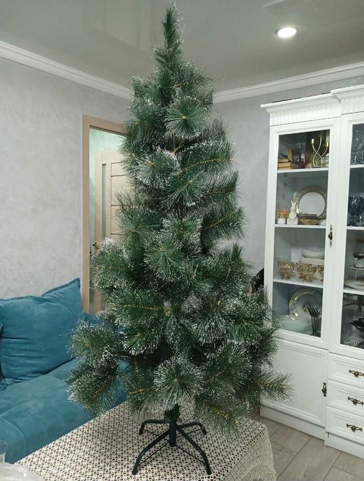 Продам елку искусственную