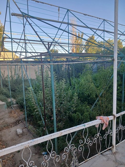 Issiqxona Tayyor halotda sotiladi 2.20 sotix 2ki qavatli selafan uchu