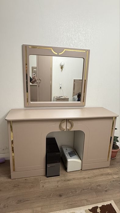 Таулетный столик