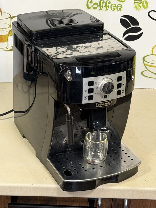 Кафемашина кафе автомат delonghi magnifica S с гаранция