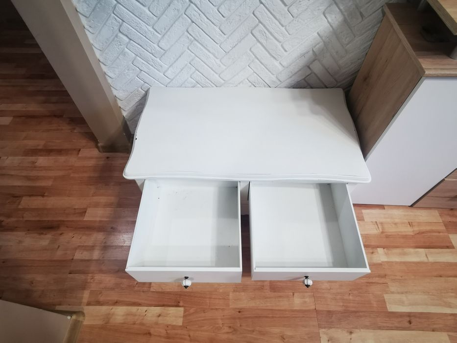 Продавам холен шкаф