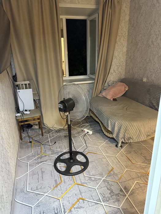 Продам квартиру на Камзина 160
