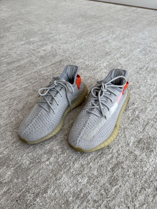 adidas Yeezy Boost 350 V2 Tail Light. 36-37 размер