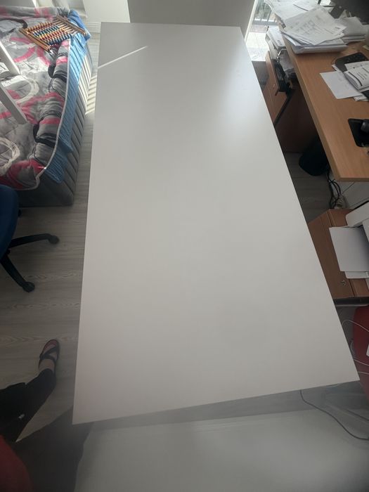Birou cu reglare electrica pe inaltime
