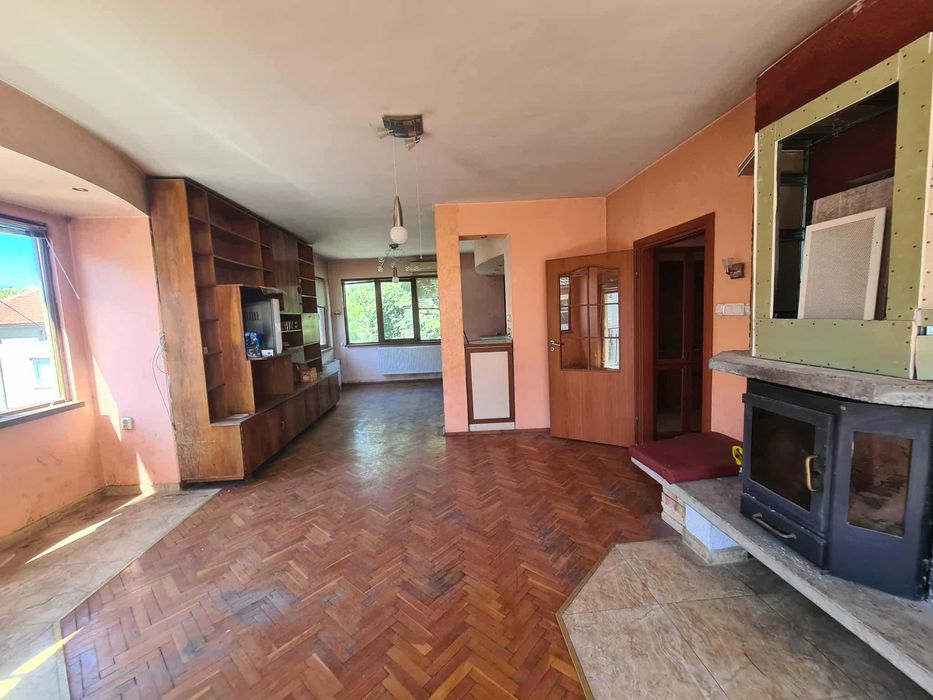 Многостаен Апартамент с Гараж – кв. Училищни, гр. Хасково