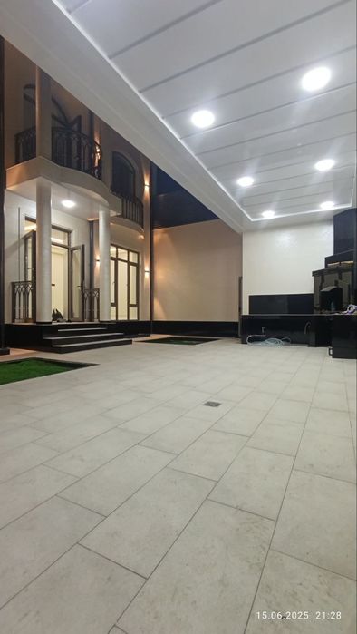 Zenitda uy sottiladi