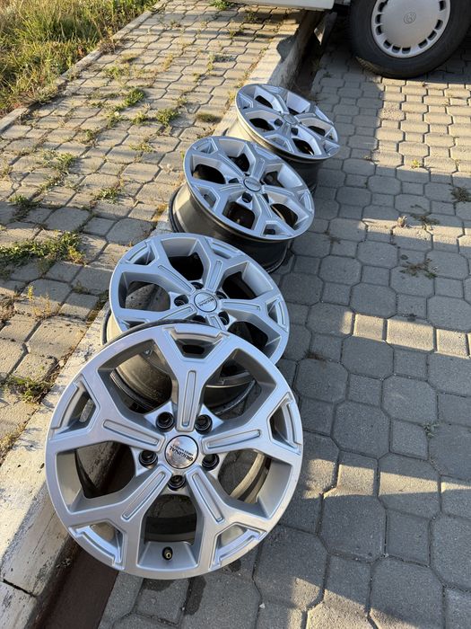 Продам комплект дисков r 16