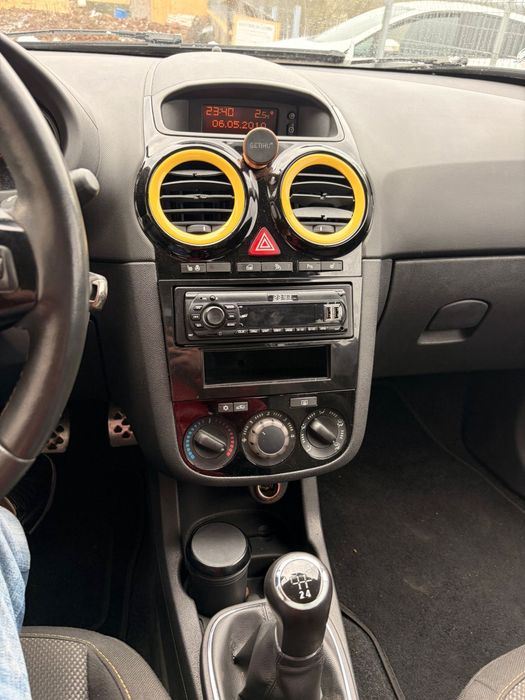Opel Corsa 1.4 Color Race Edition