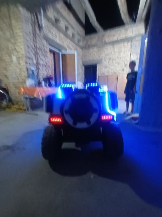 Elon bolalar mashinasi sotiladi