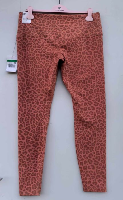 Nike оригинален дамски клин нов  Л размер