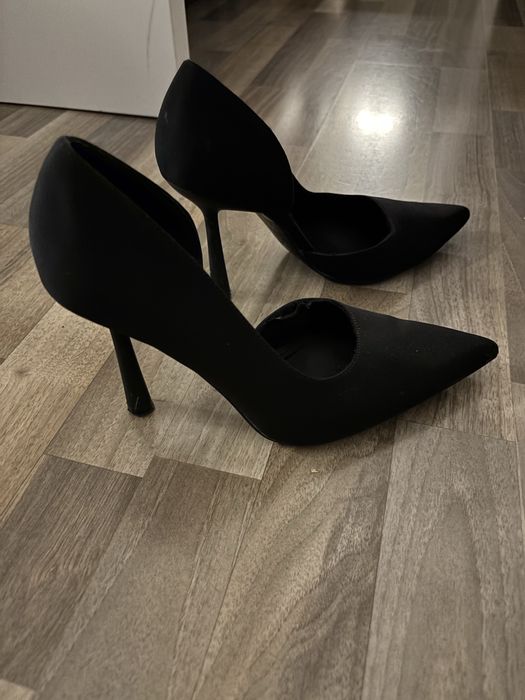 Черни Токчета на Зара, 38ми номер.