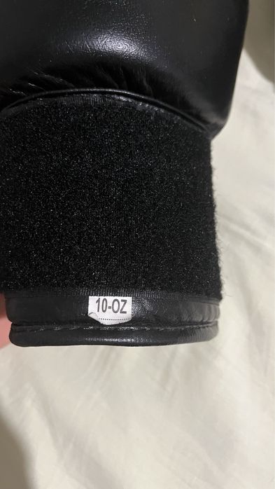 Боксерские перчатки, цену предлогайте