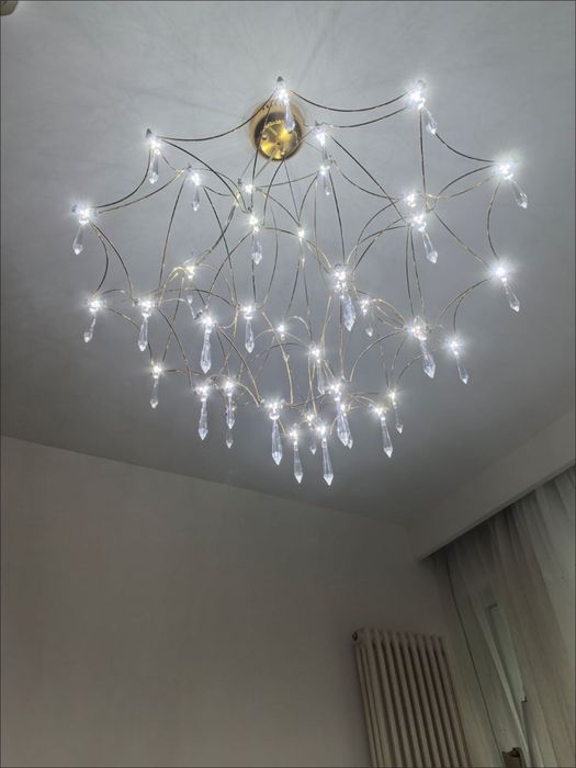 Продаю легкую, красивую люстру