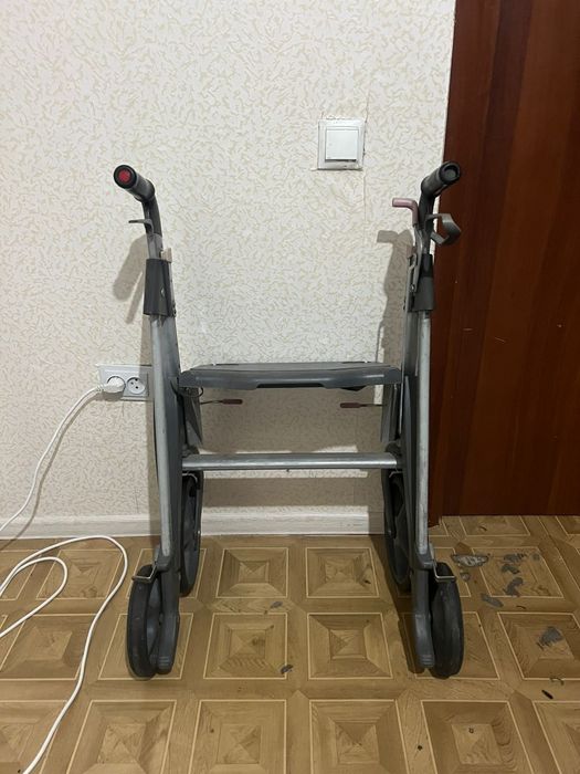 Ходунок для взрослых ролатор