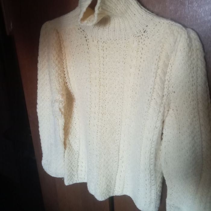 Женская дублёнка,кофты и стельки.