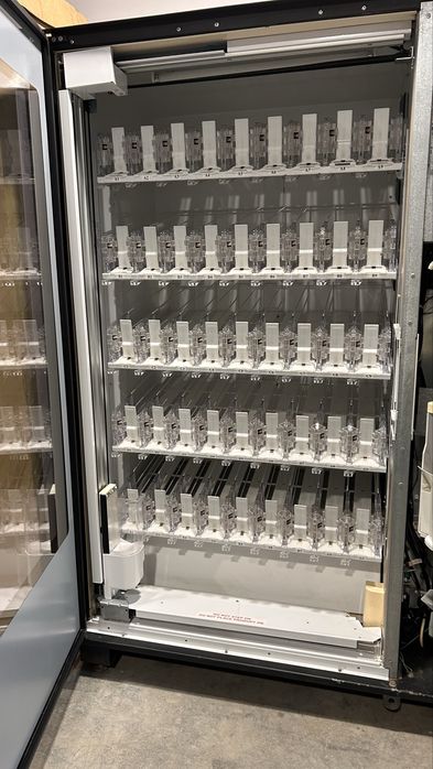 Dixie Narco Bev Max 3 Вендинг машини за безалкохолно 2бр.