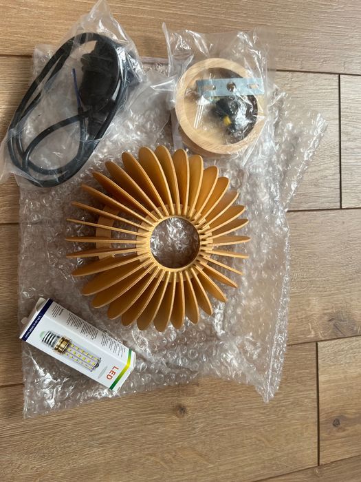 Подвесная люстра дерево