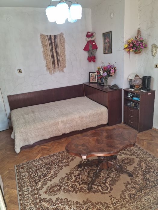 Продавам двустаен в ц.г.ч  Враца