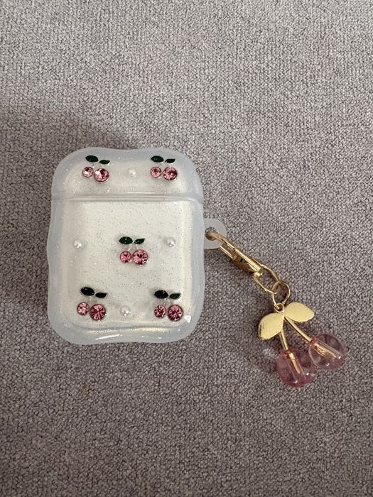 Airpods чисто нови кейсове