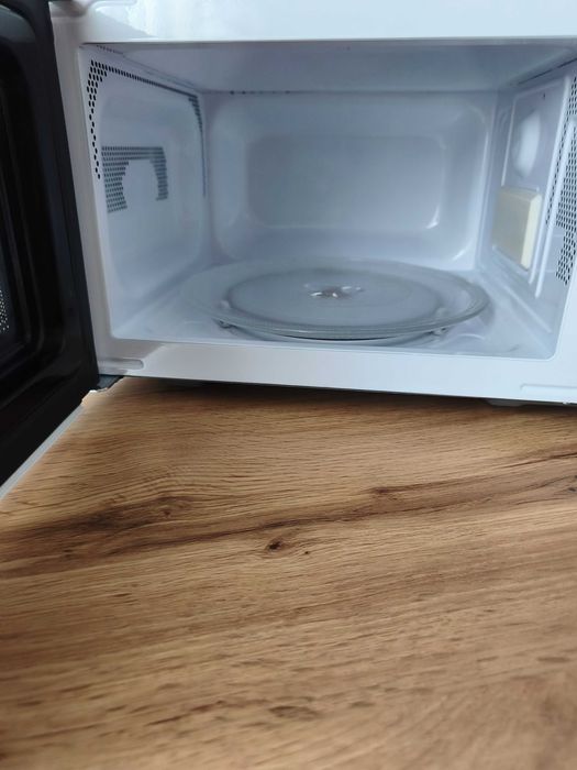 Микровълнова печка Comfee CMO 700W, 19л, бяла
