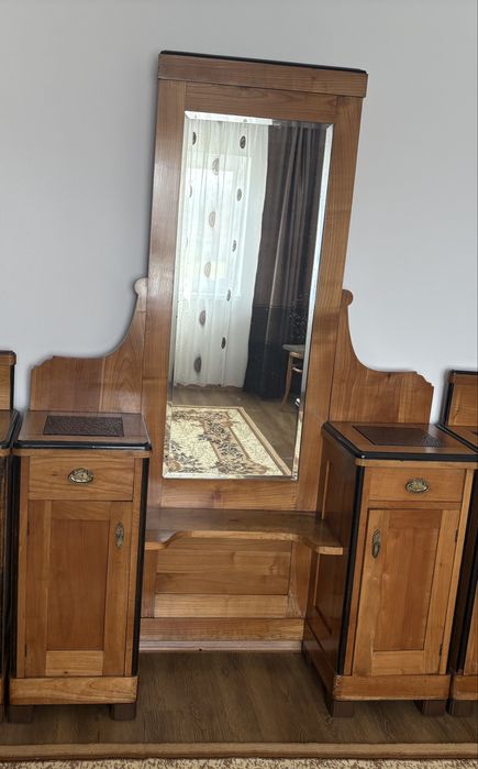 Mobilier vintage din lemn de ciers de peste 100 de ani