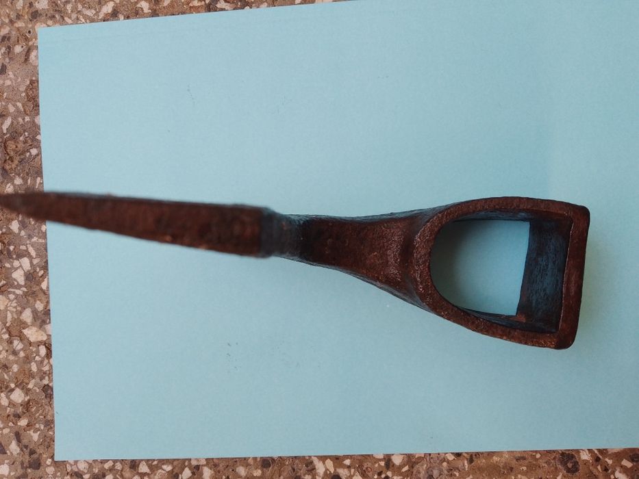 Кована брадва, стара