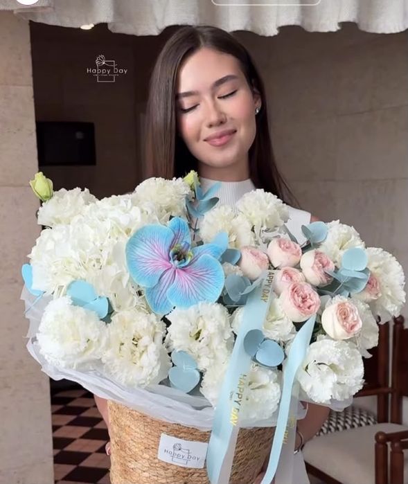 Букеты цветов сегодня доставили