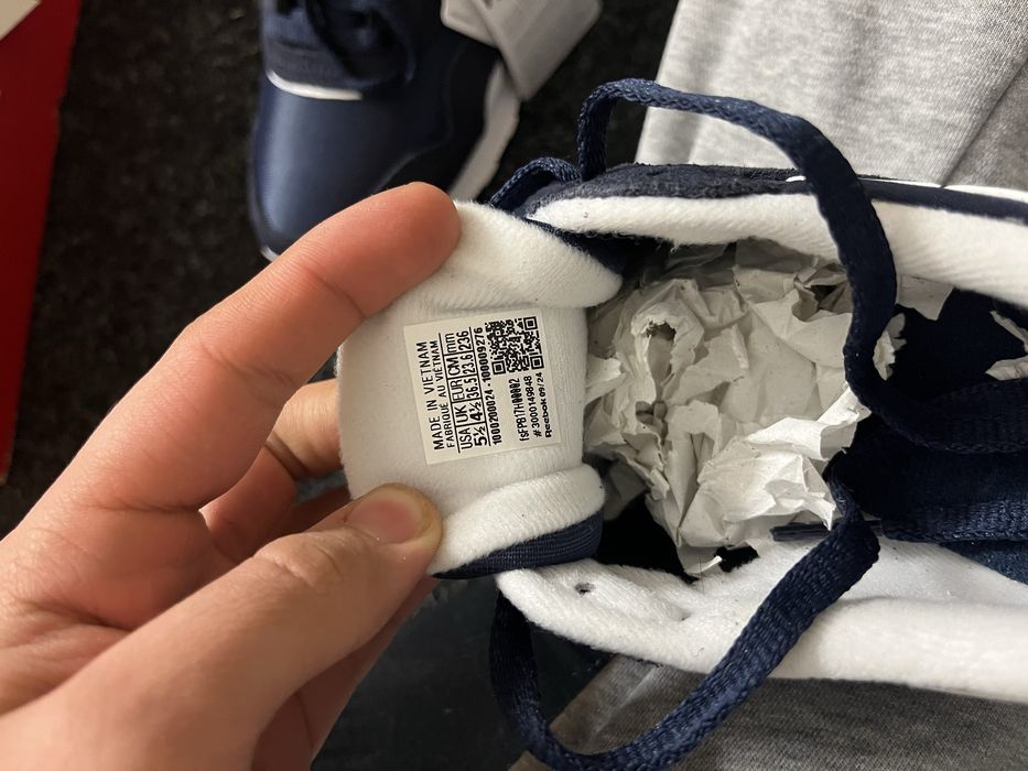 кроссовки новые не одевались