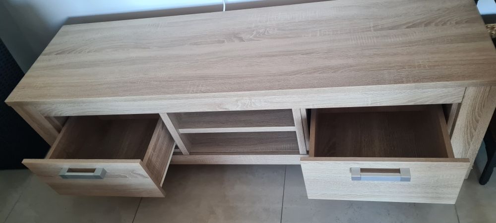 Vand comoda TV 2 sertare