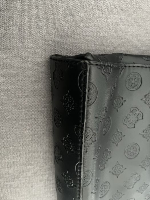 Дамска чанта Guess