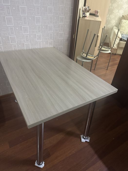 Стол кухонный(обеденный)